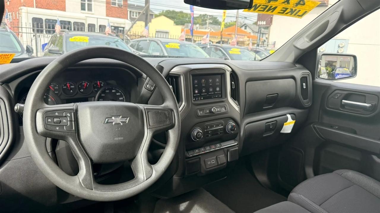 Chevrolet Silverado 1500 Custom Crew Cab 4WD 2023