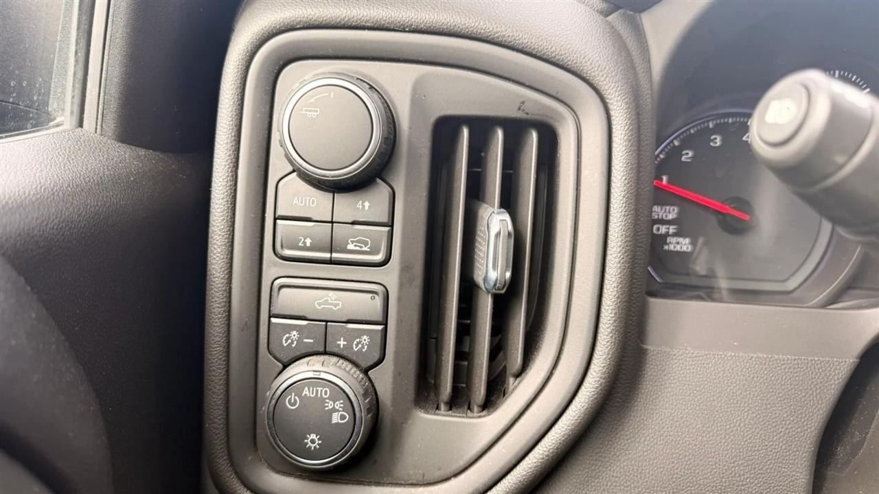 Chevrolet Silverado 1500 Custom Crew Cab 4WD 2023