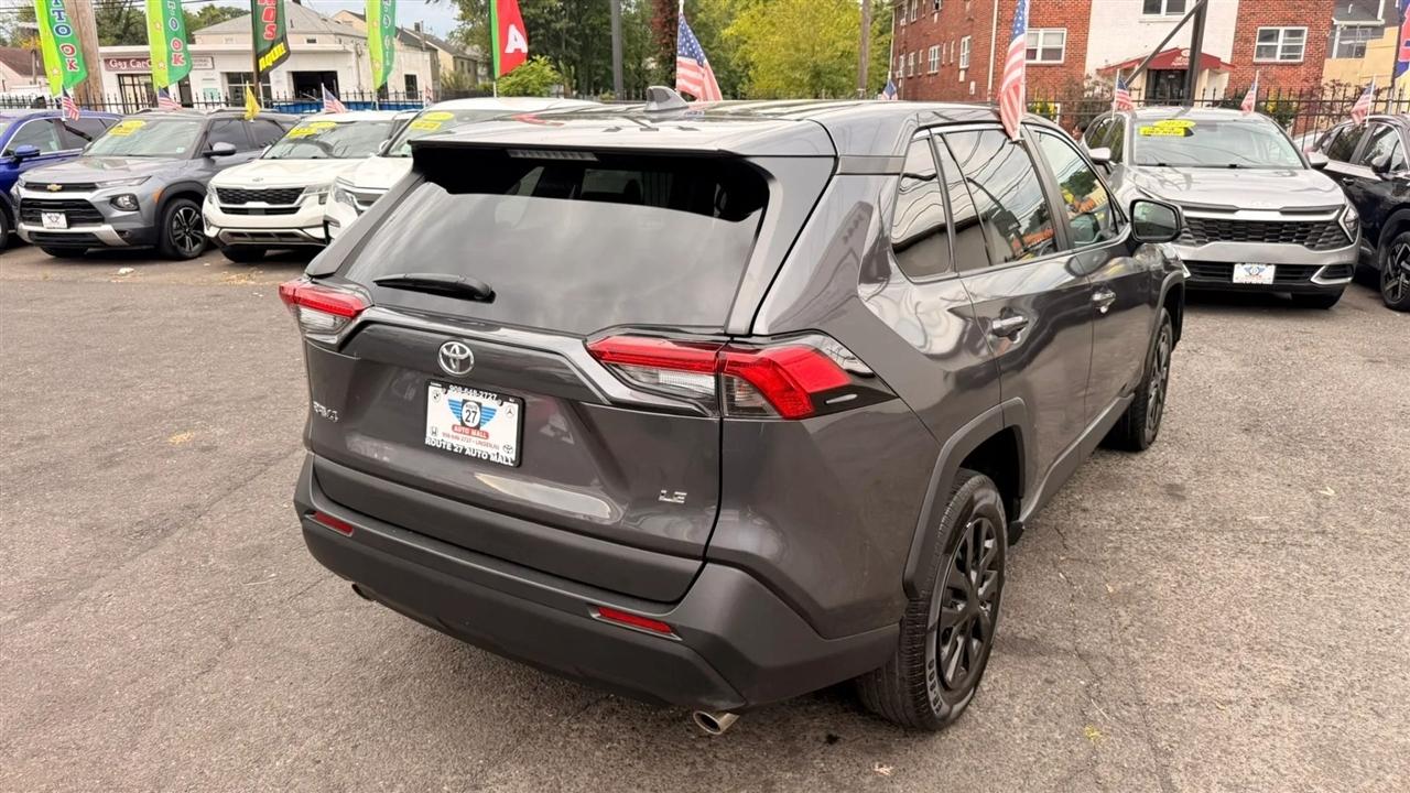 Toyota RAV4 LE 2022