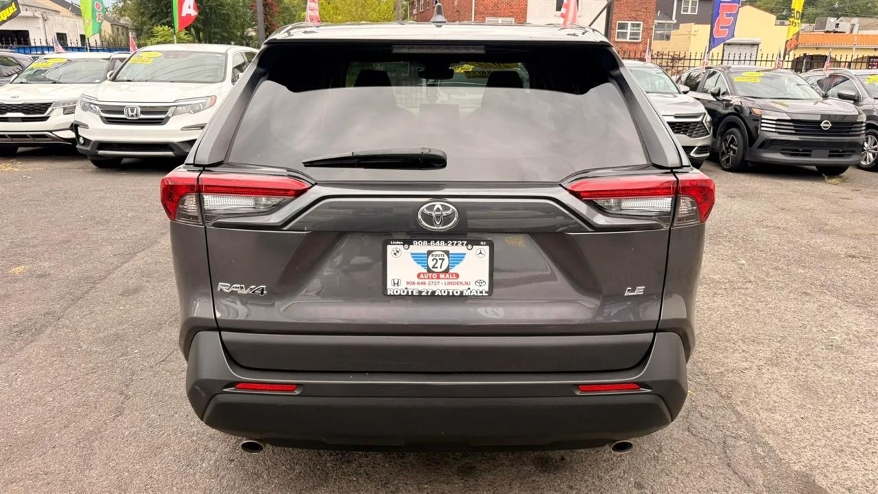 Toyota RAV4 LE 2022