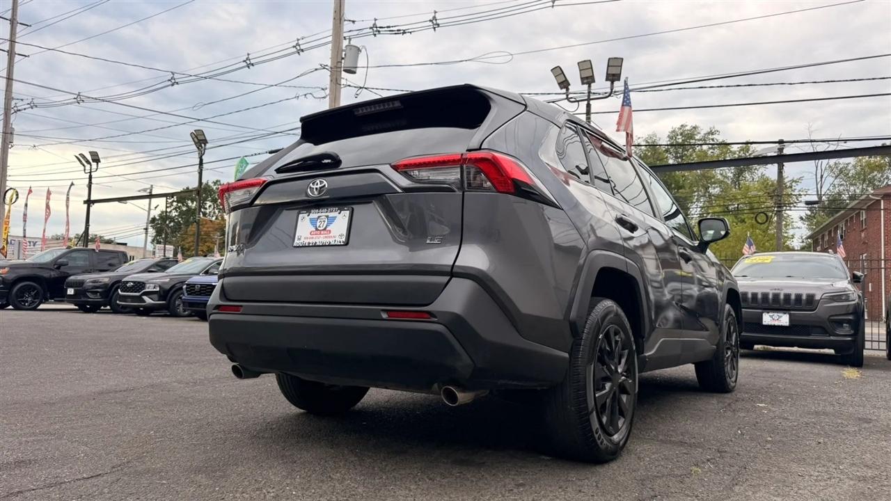 Toyota RAV4 LE 2022