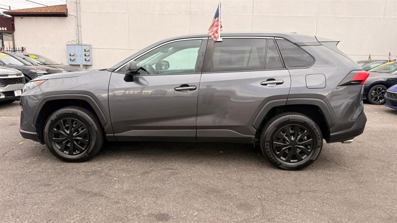 Toyota RAV4 LE 2022