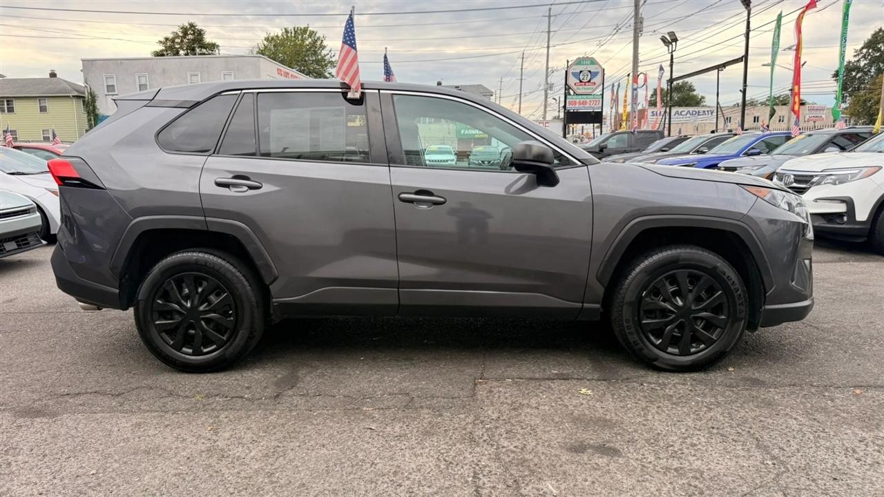 Toyota RAV4 LE 2022