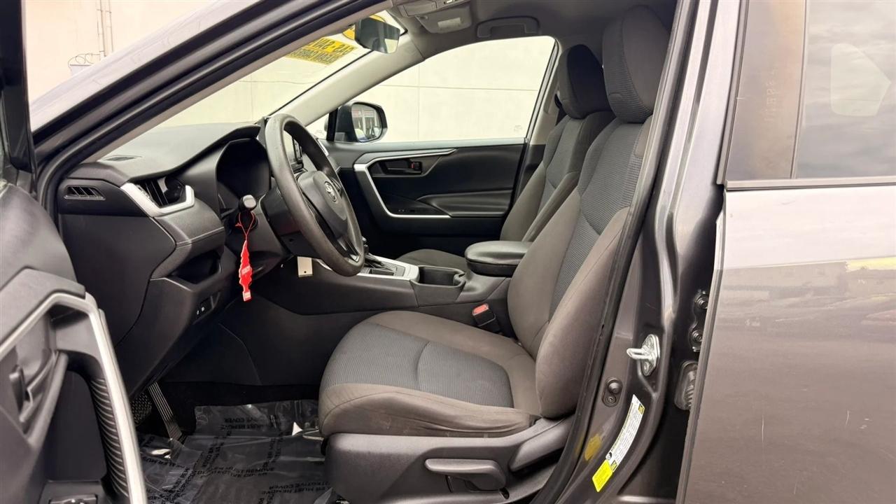 Toyota RAV4 LE 2022