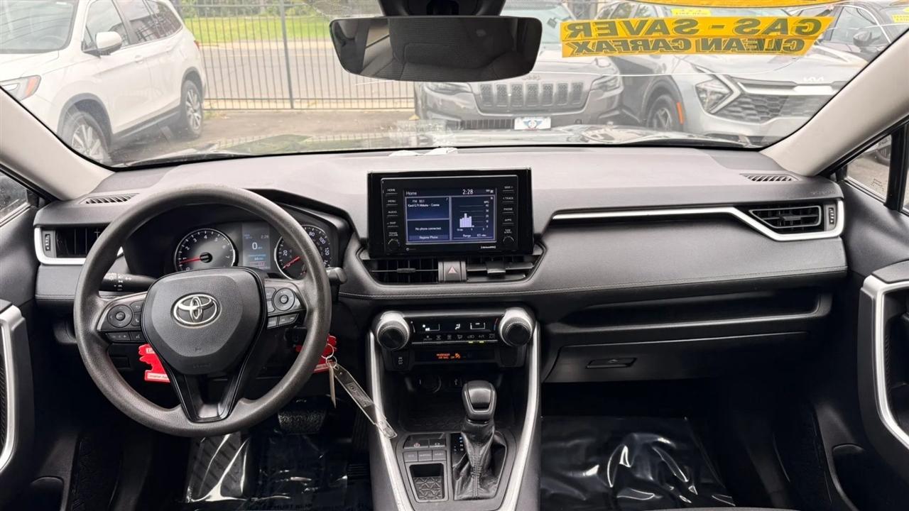 Toyota RAV4 LE 2022