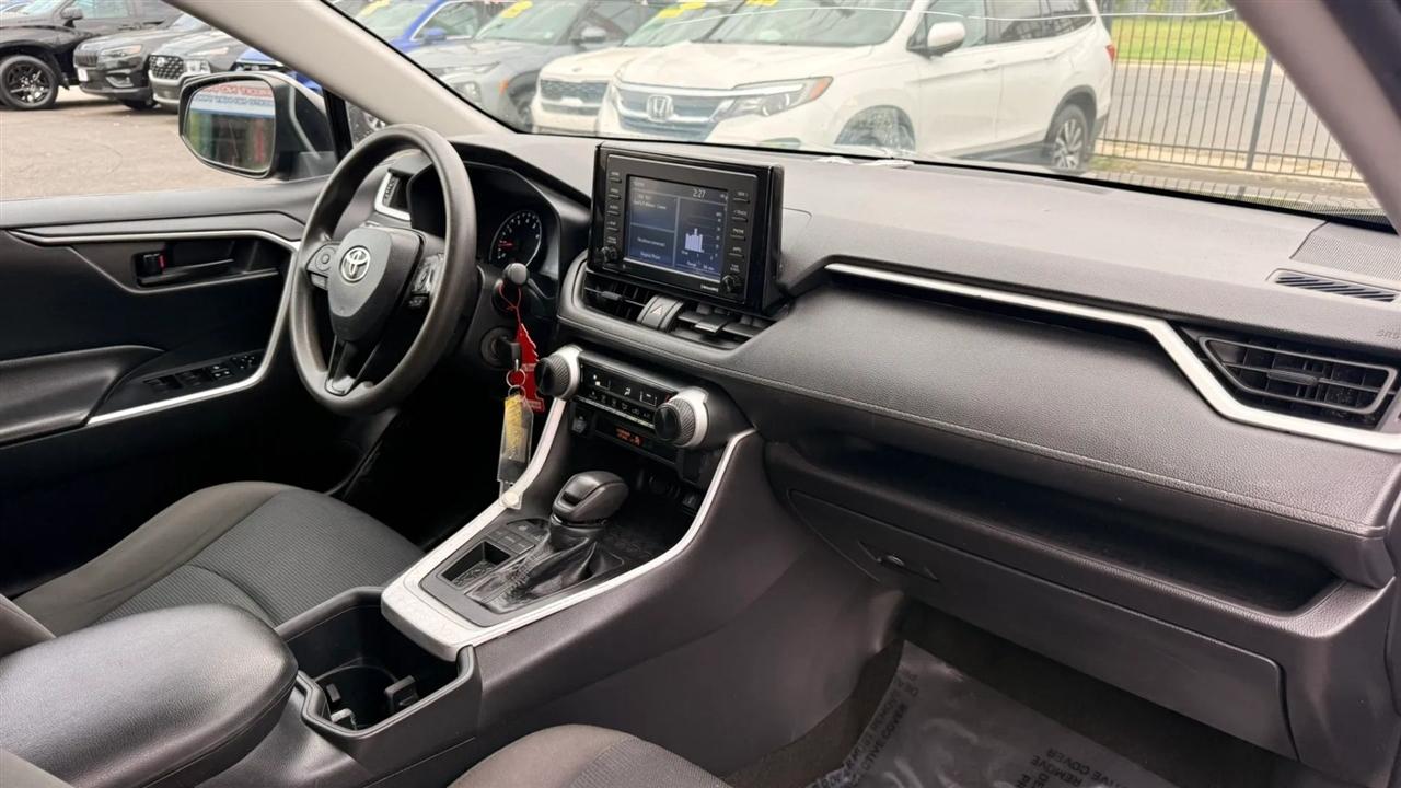 Toyota RAV4 LE 2022