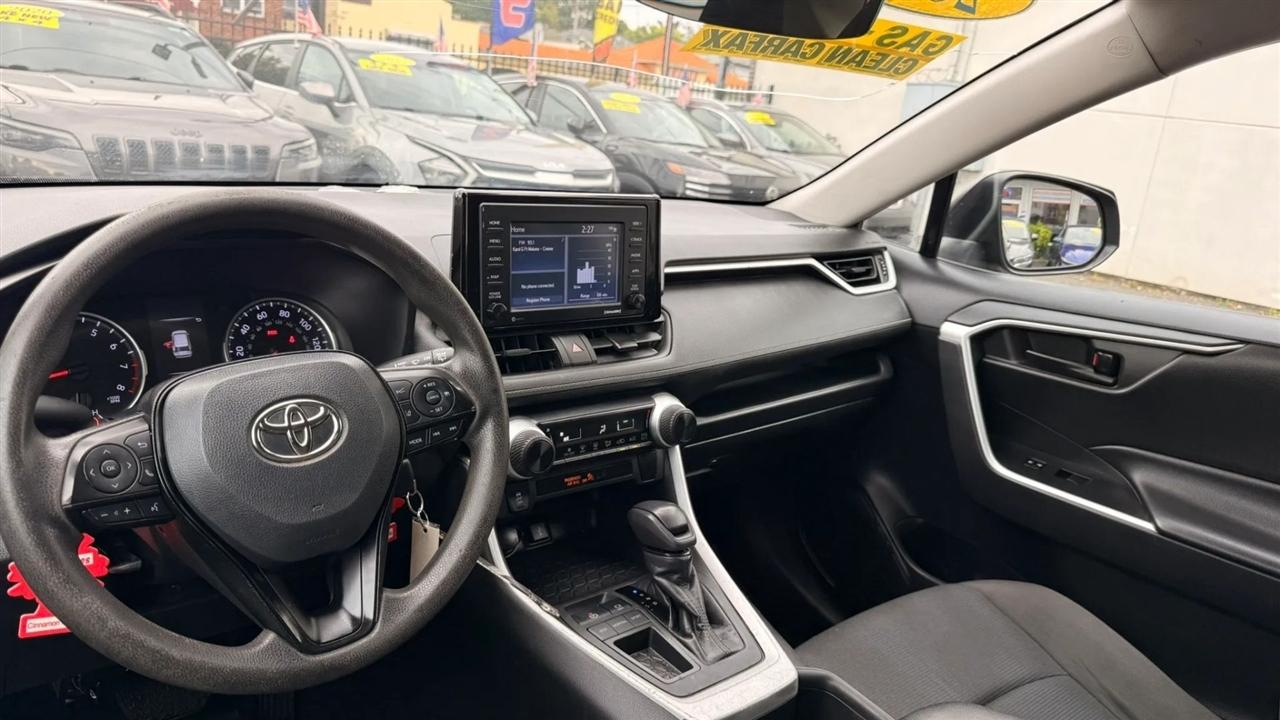 Toyota RAV4 LE 2022