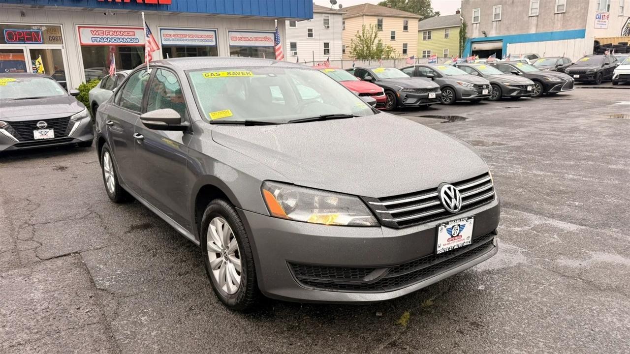 Volkswagen Passat 2.5L S W/Appearance 2013