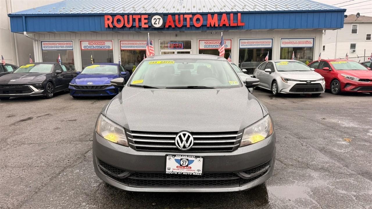 Volkswagen Passat 2.5L S W/Appearance 2013