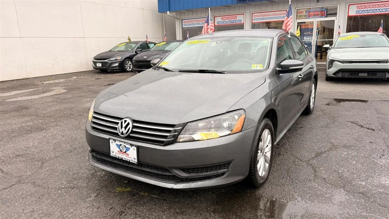 Volkswagen Passat 2.5L S W/Appearance 2013