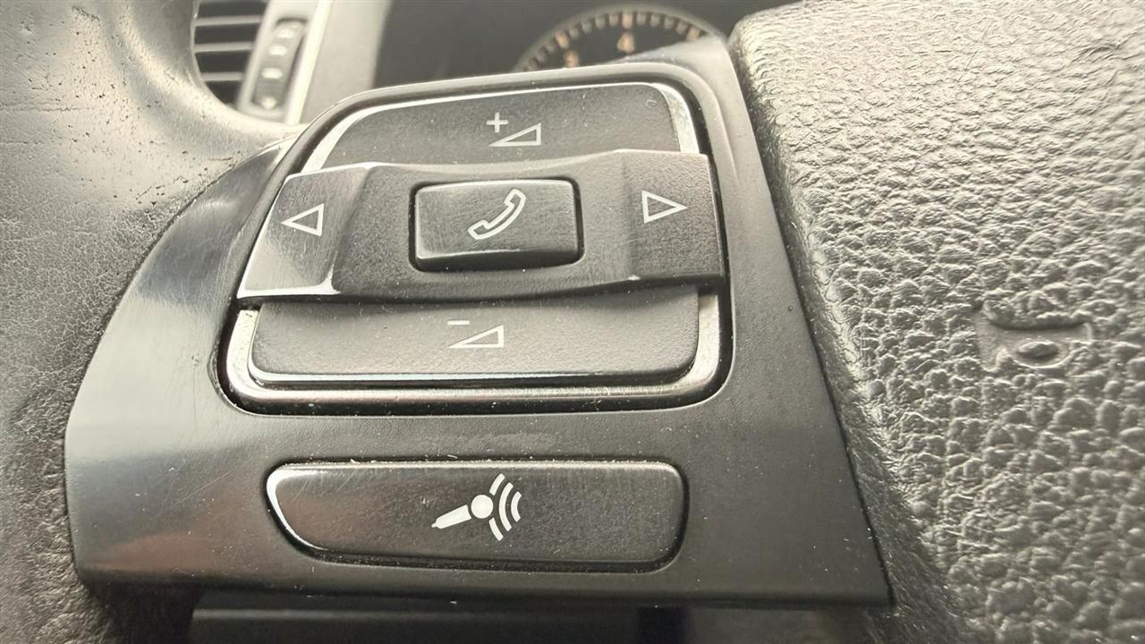 Volkswagen Passat 2.5L S W/Appearance 2013