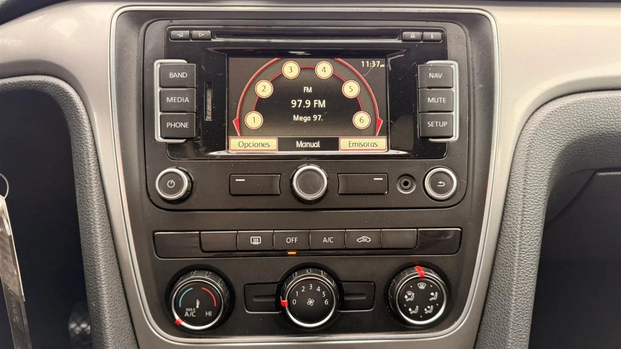 Volkswagen Passat 2.5L S W/Appearance 2013