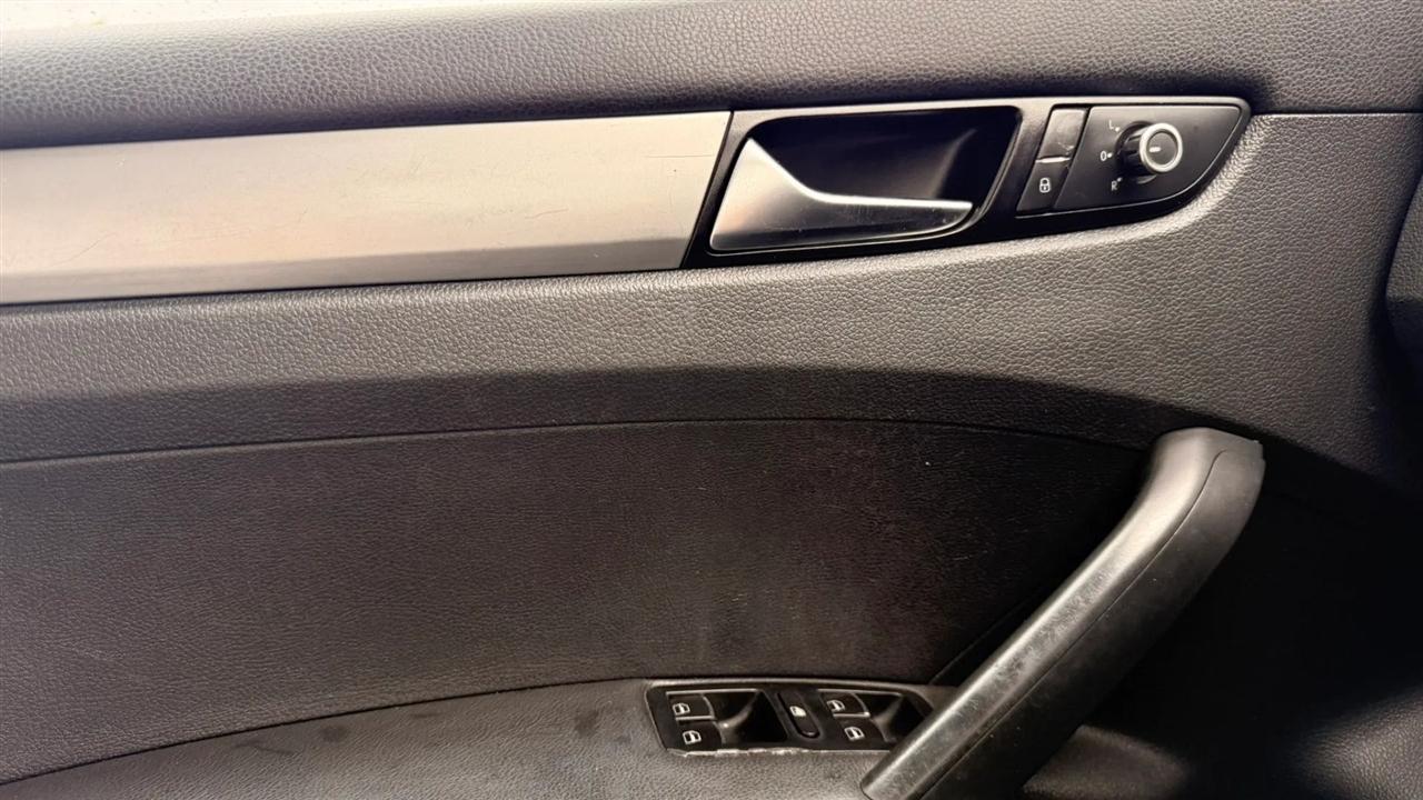 Volkswagen Passat 2.5L S W/Appearance 2013