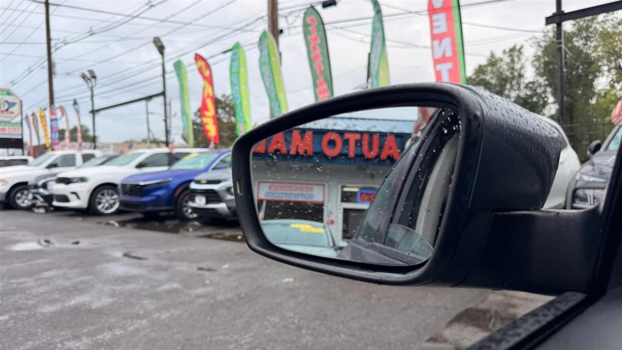 Volkswagen Passat 2.5L S W/Appearance 2013