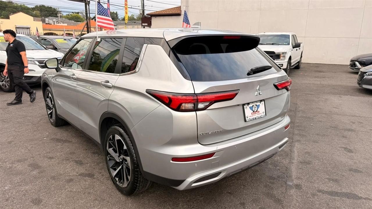 Mitsubishi Outlander SE 2WD 2024