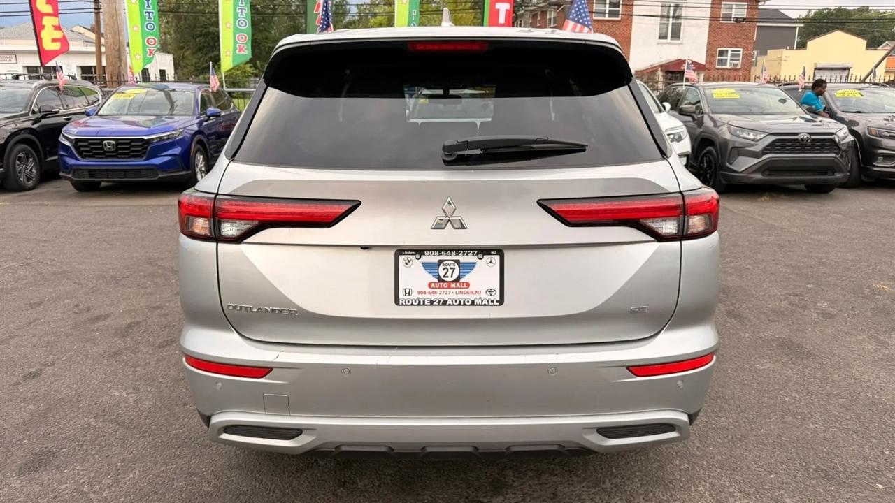 Mitsubishi Outlander SE 2WD 2024