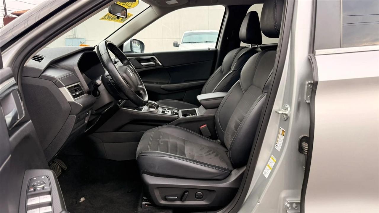 Mitsubishi Outlander SE 2WD 2024