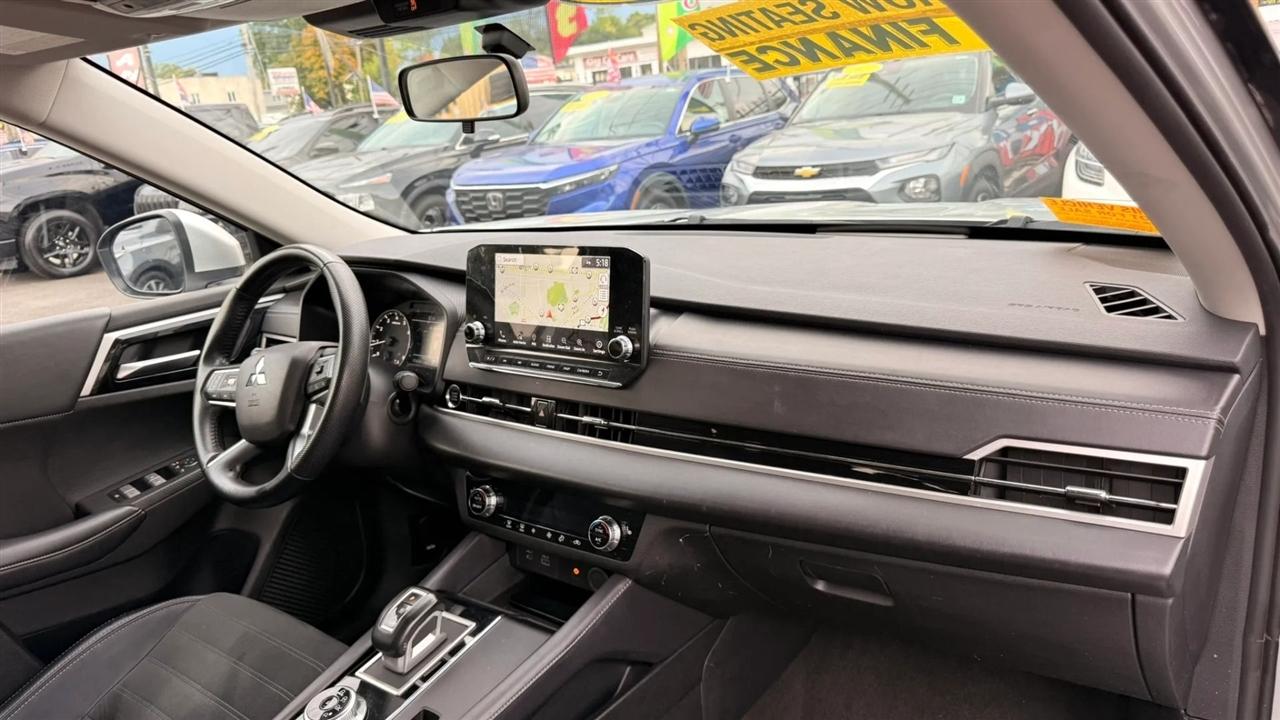 Mitsubishi Outlander SE 2WD 2024