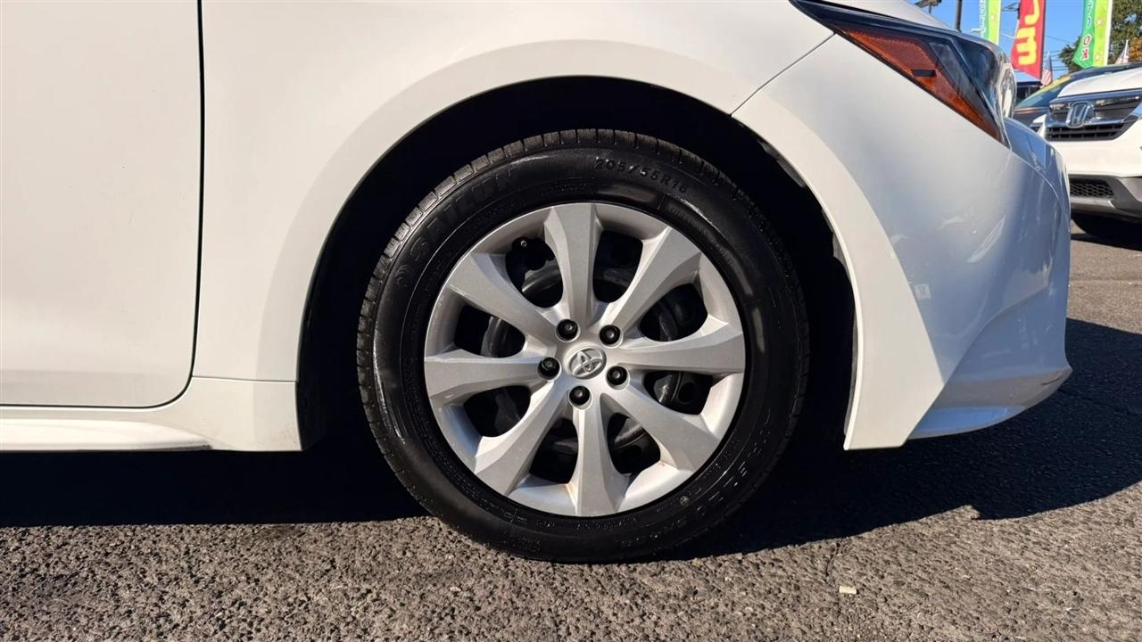 Toyota Corolla LE 2024