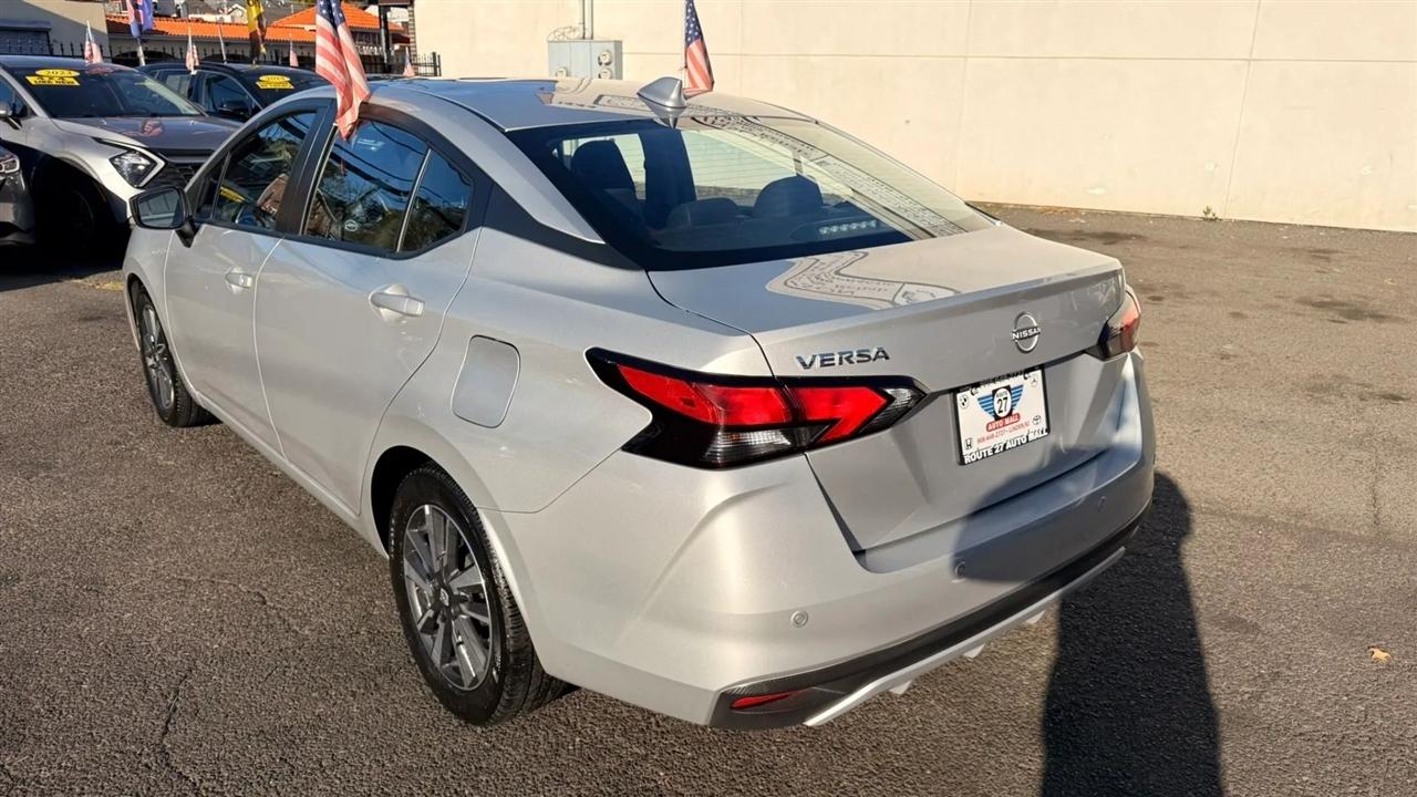 Nissan Versa SV 2025