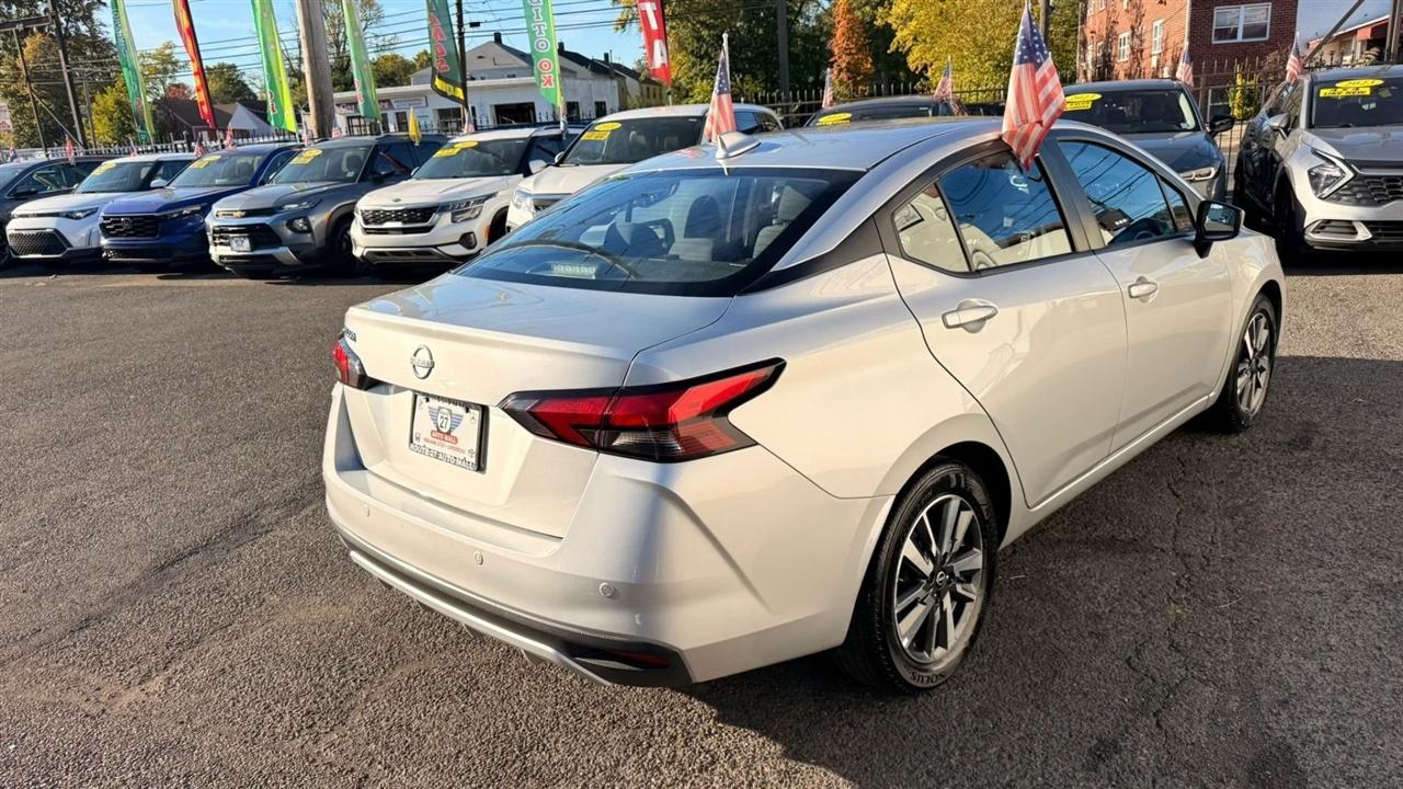 Nissan Versa SV 2025