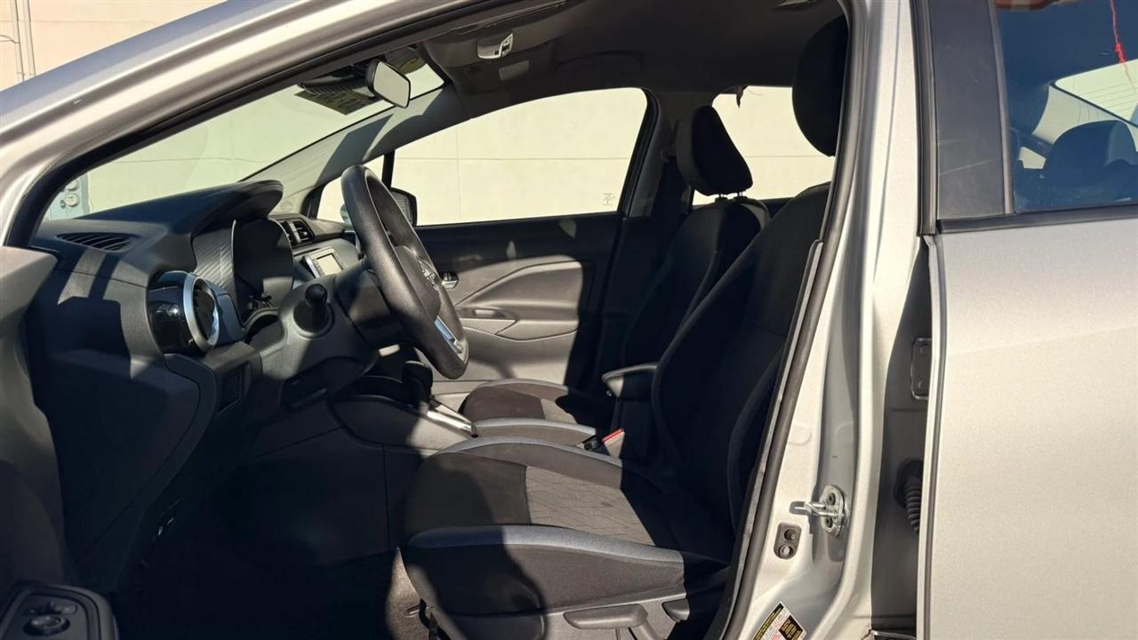 Nissan Versa SV 2025