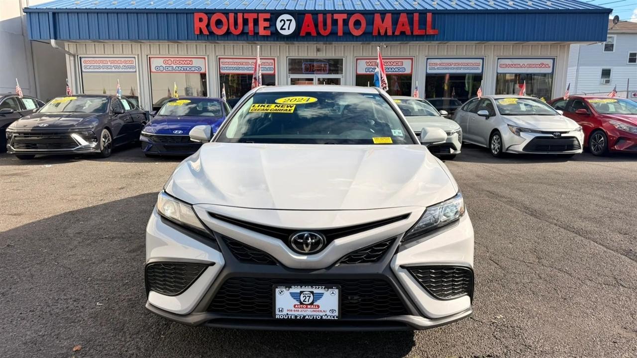 Toyota Camry SE 2024