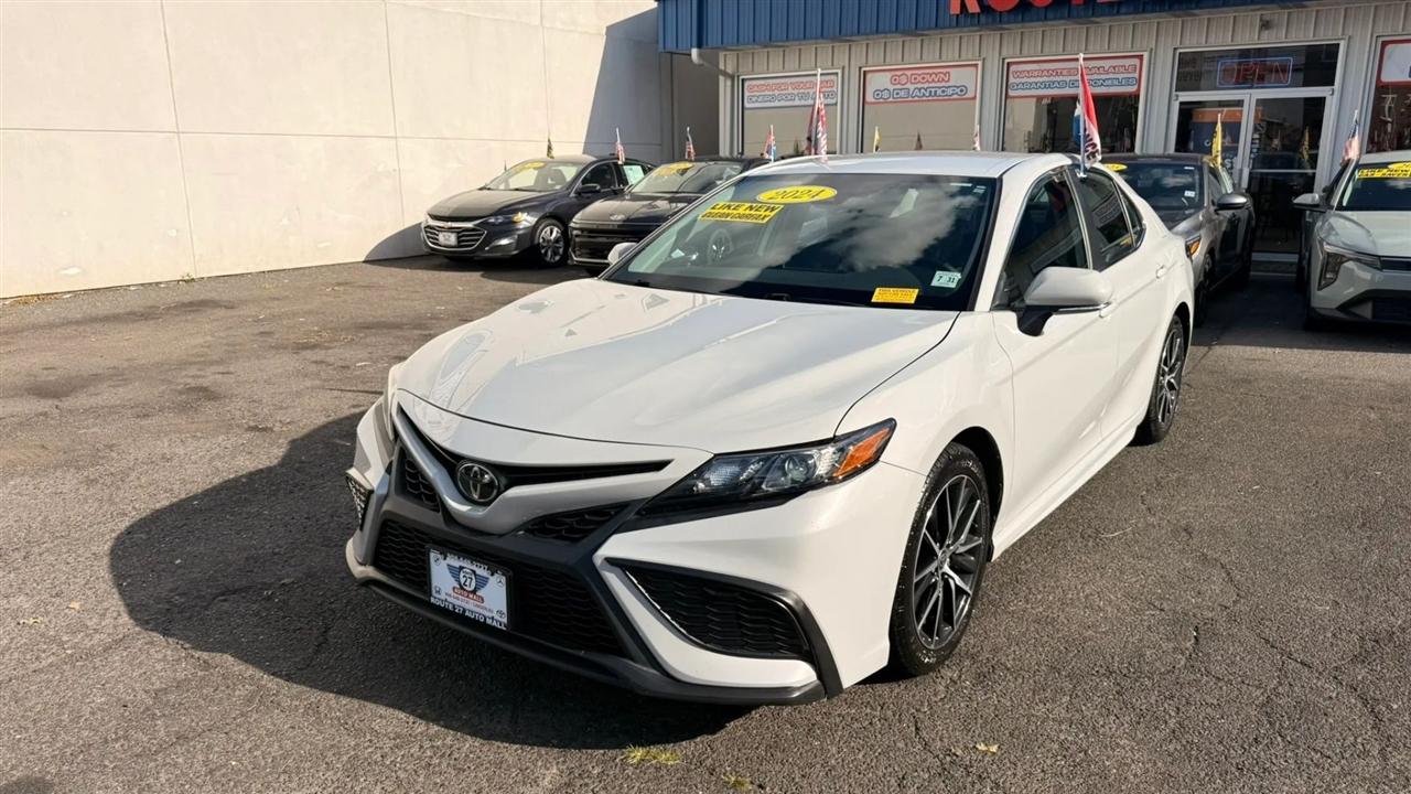 Toyota Camry SE 2024