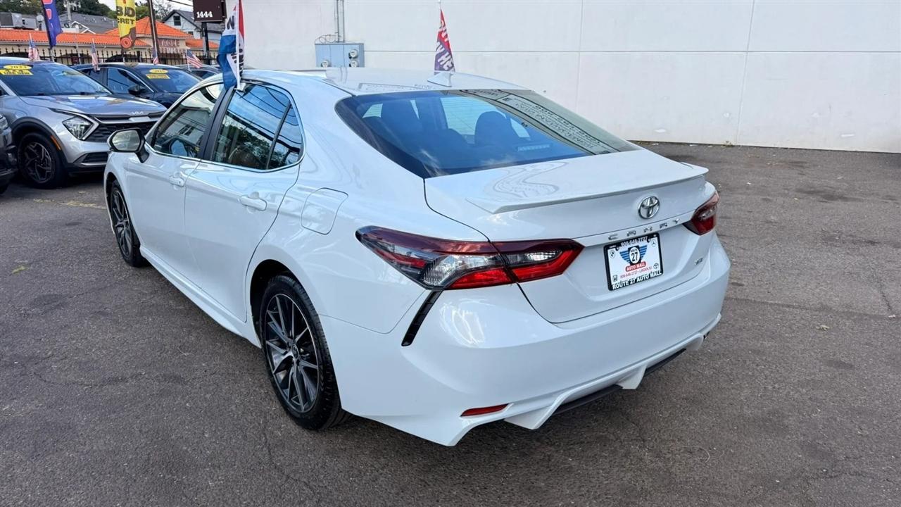 Toyota Camry SE 2024