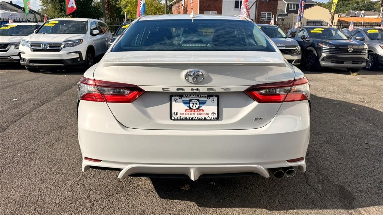 Toyota Camry SE 2024