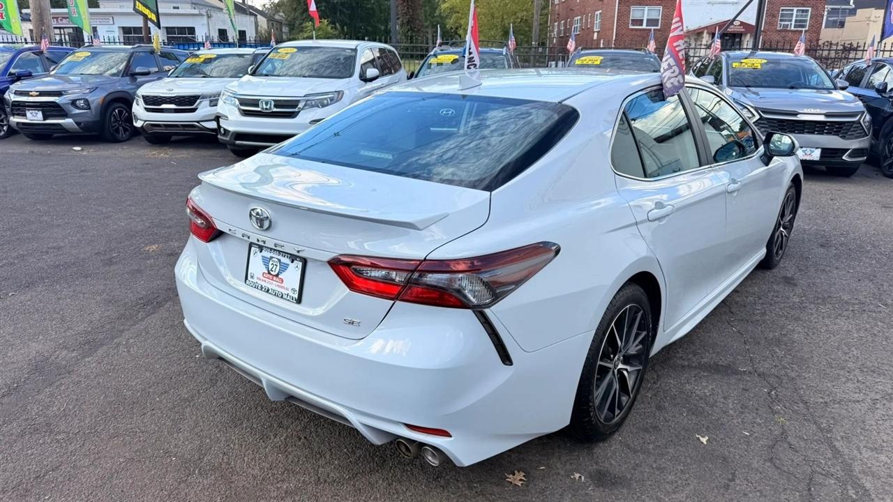 Toyota Camry SE 2024