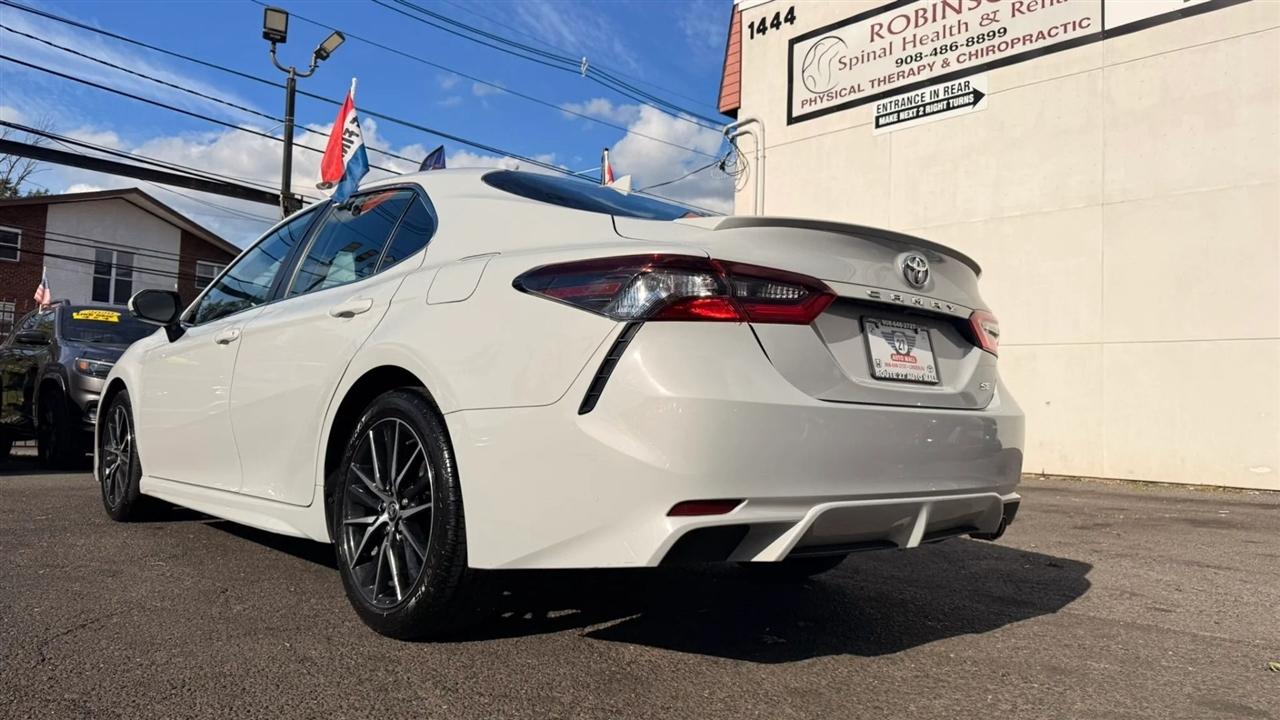 Toyota Camry SE 2024