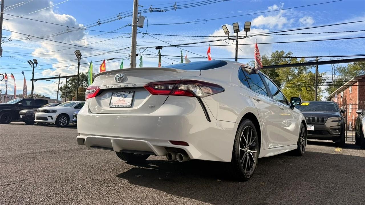 Toyota Camry SE 2024