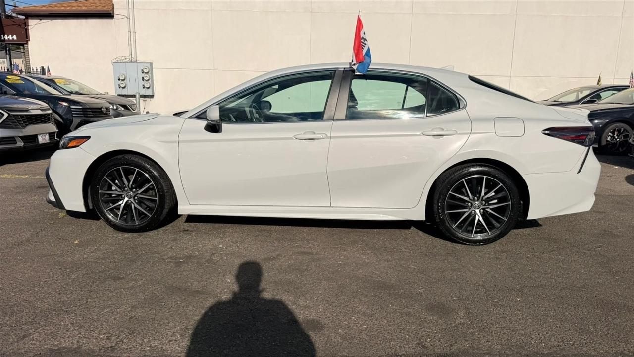 Toyota Camry SE 2024