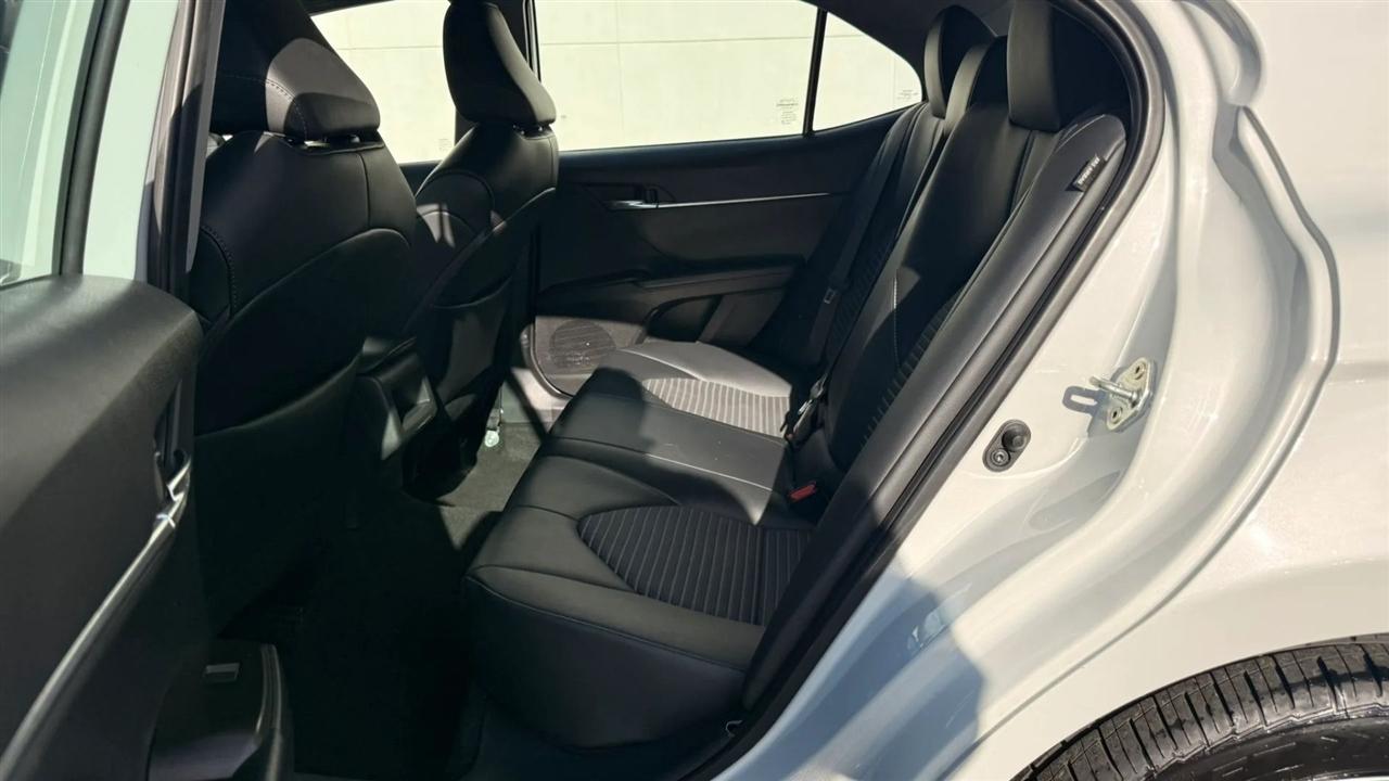 Toyota Camry SE 2024