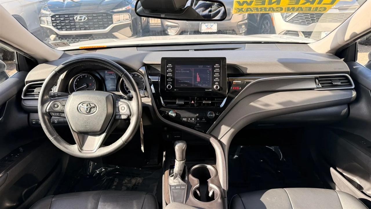Toyota Camry SE 2024