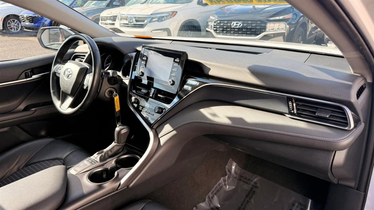 Toyota Camry SE 2024