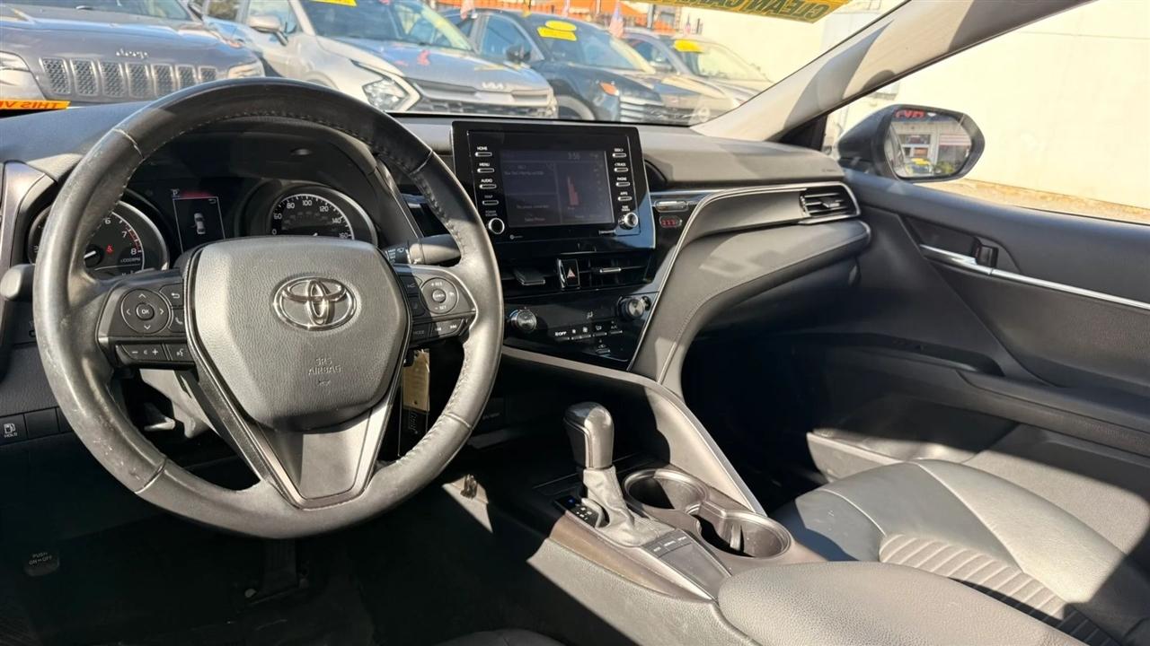 Toyota Camry SE 2024