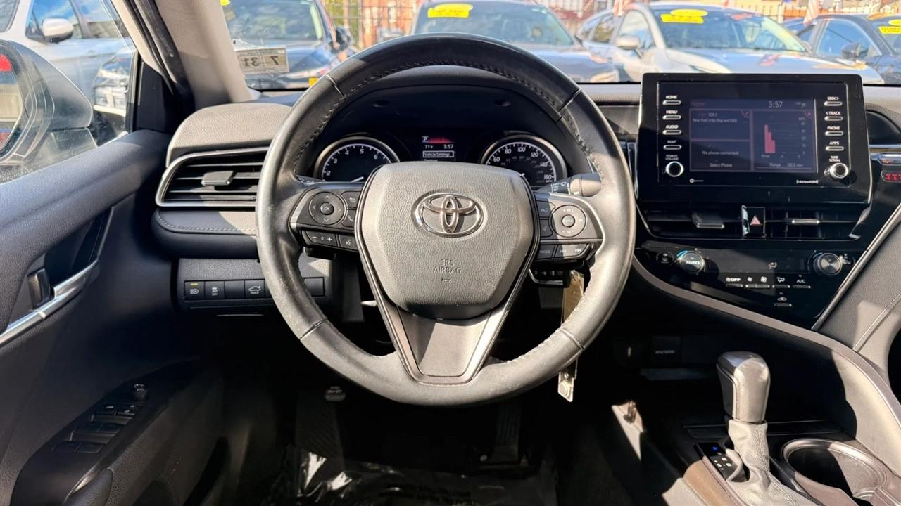 Toyota Camry SE 2024