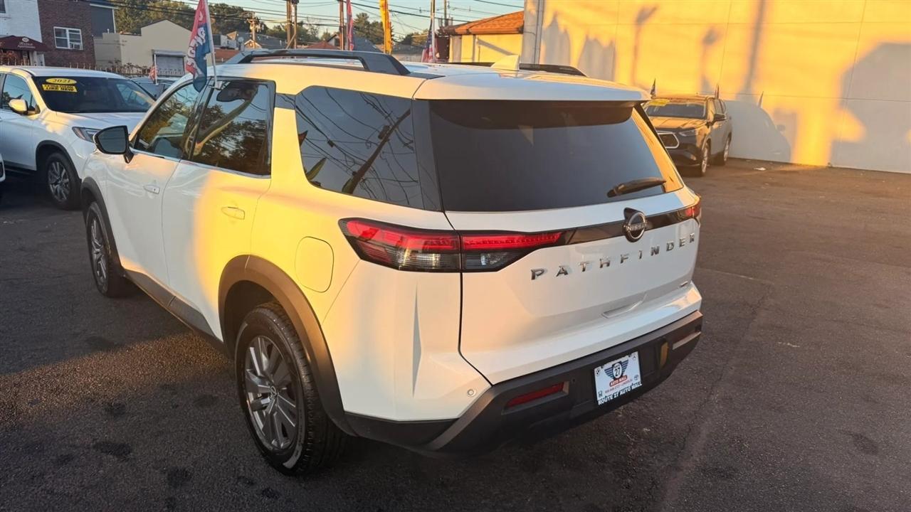 Nissan Pathfinder SV 4WD 2025