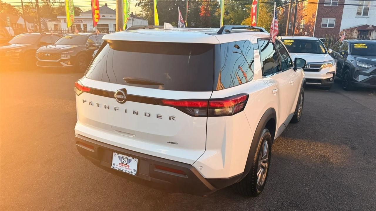Nissan Pathfinder SV 4WD 2025