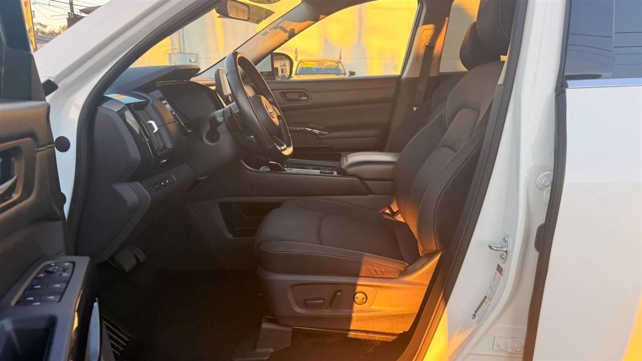Nissan Pathfinder SV 4WD 2025