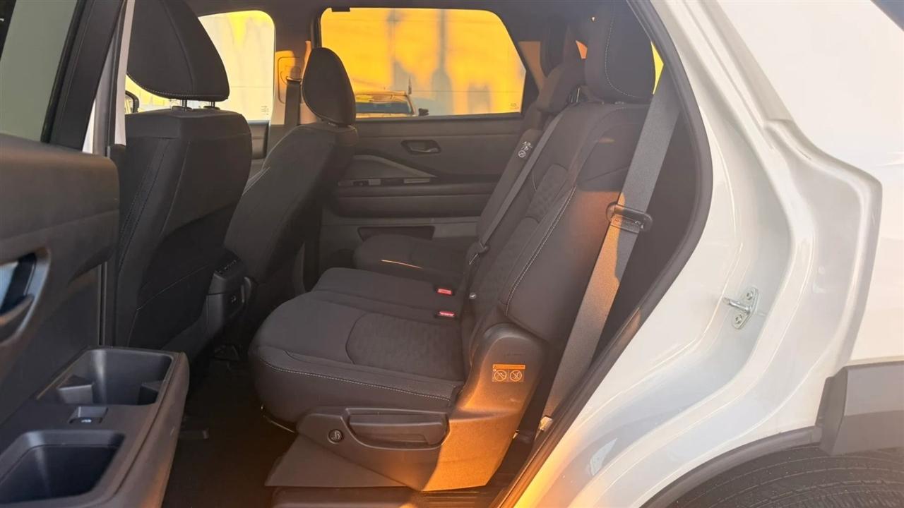 Nissan Pathfinder SV 4WD 2025