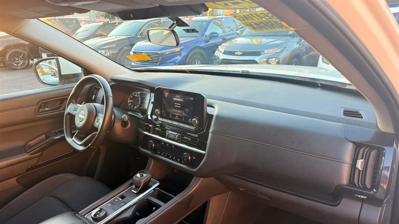 Nissan Pathfinder SV 4WD 2025