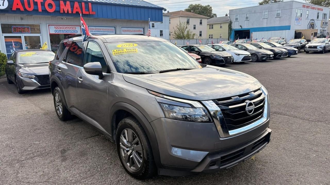 Nissan Pathfinder SV 2024