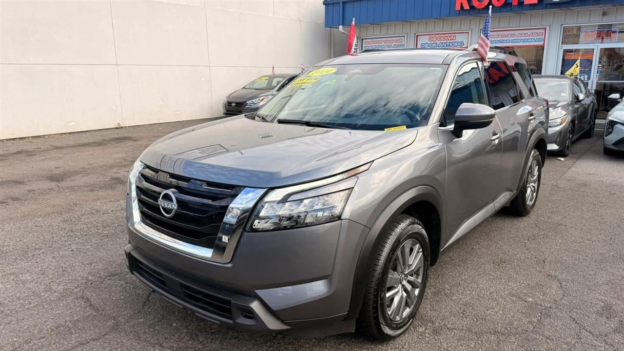 Nissan Pathfinder SV 2024