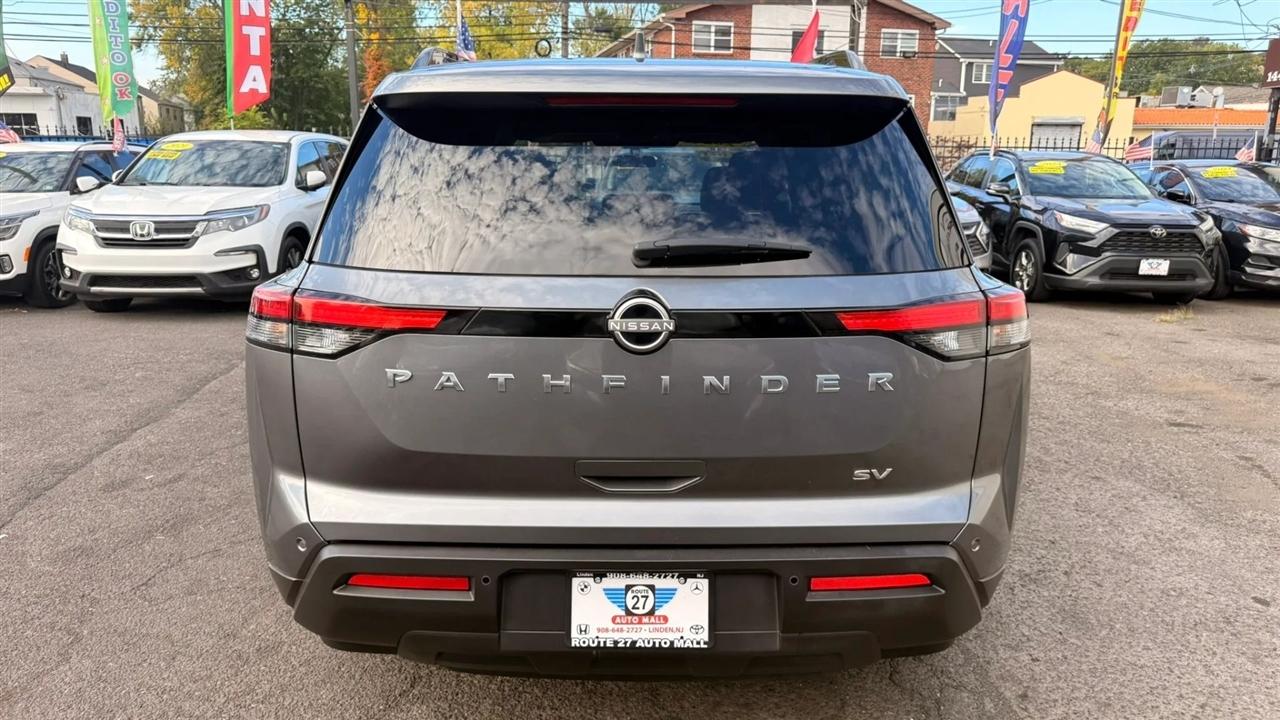 Nissan Pathfinder SV 2024