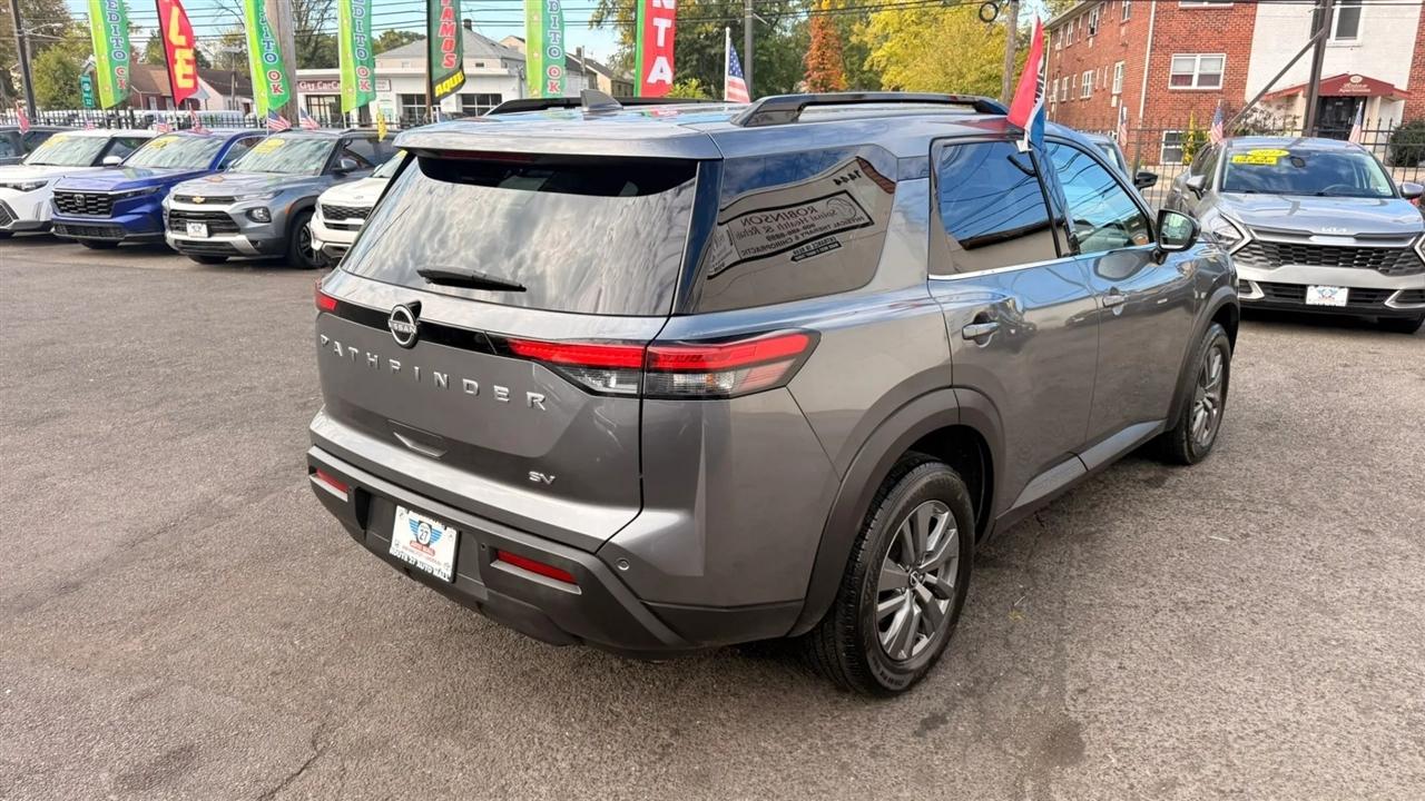 Nissan Pathfinder SV 2024