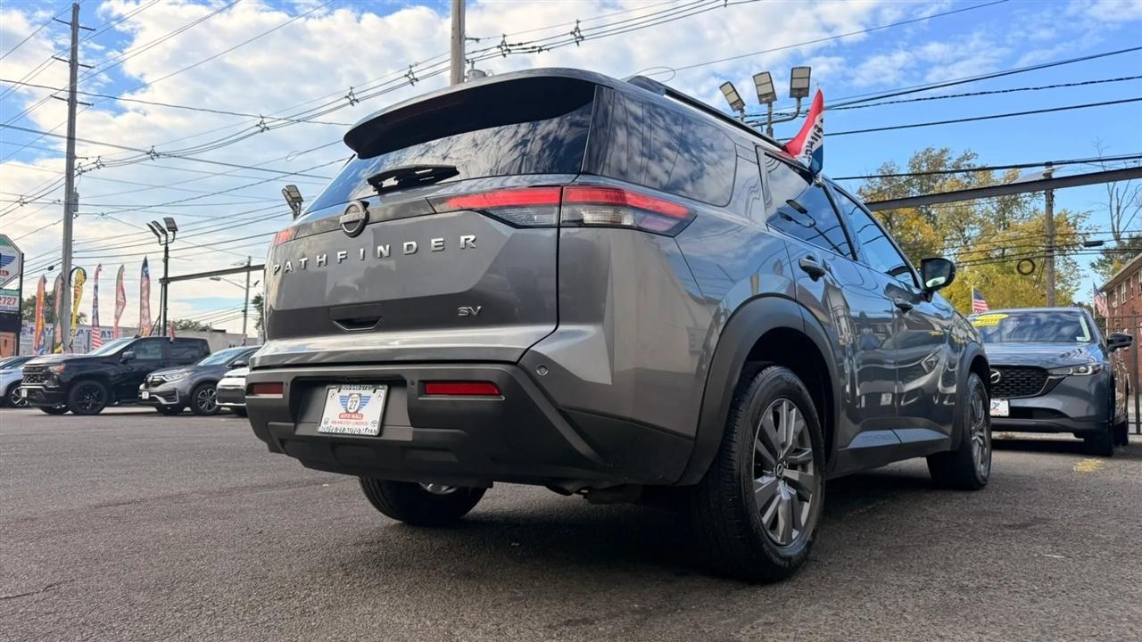 Nissan Pathfinder SV 2024