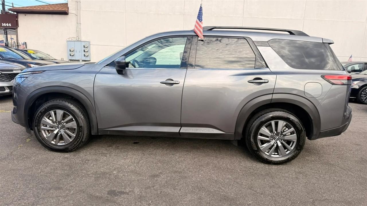 Nissan Pathfinder SV 2024